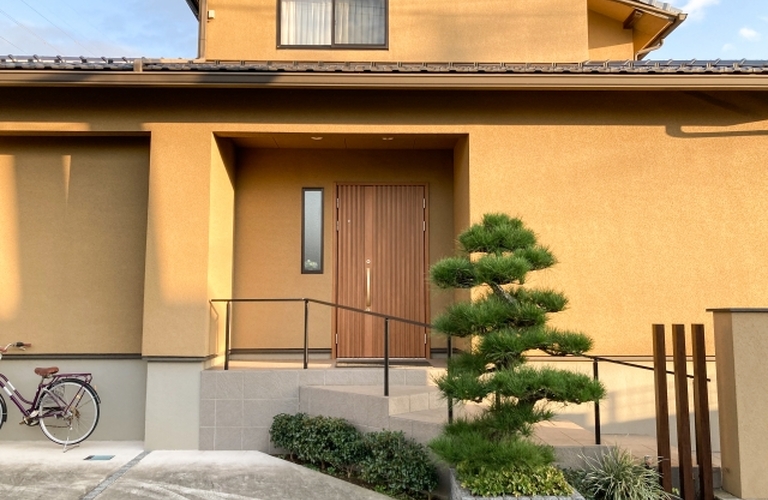 ＊わずか一日で玄関ドアを新しくしませんか（カバー工法）｜　ご依頼は有識者のいる金沢屋　武庫之荘店まで！